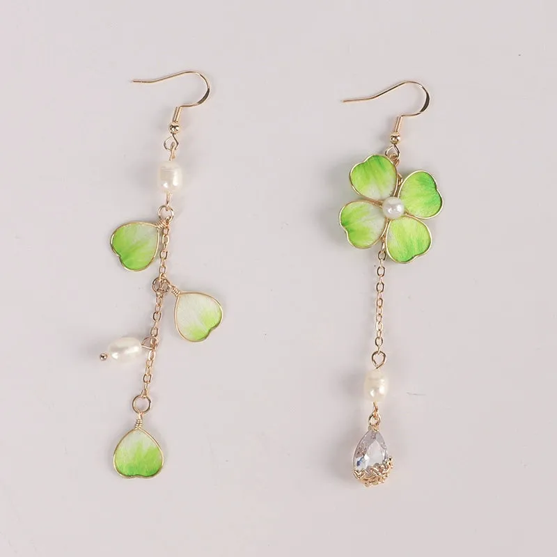 Dangle Earrings: Clover