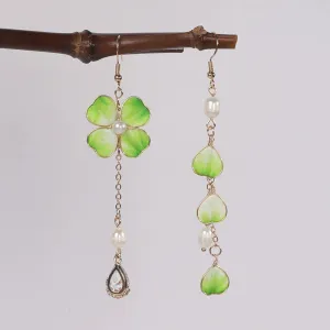 Dangle Earrings: Clover