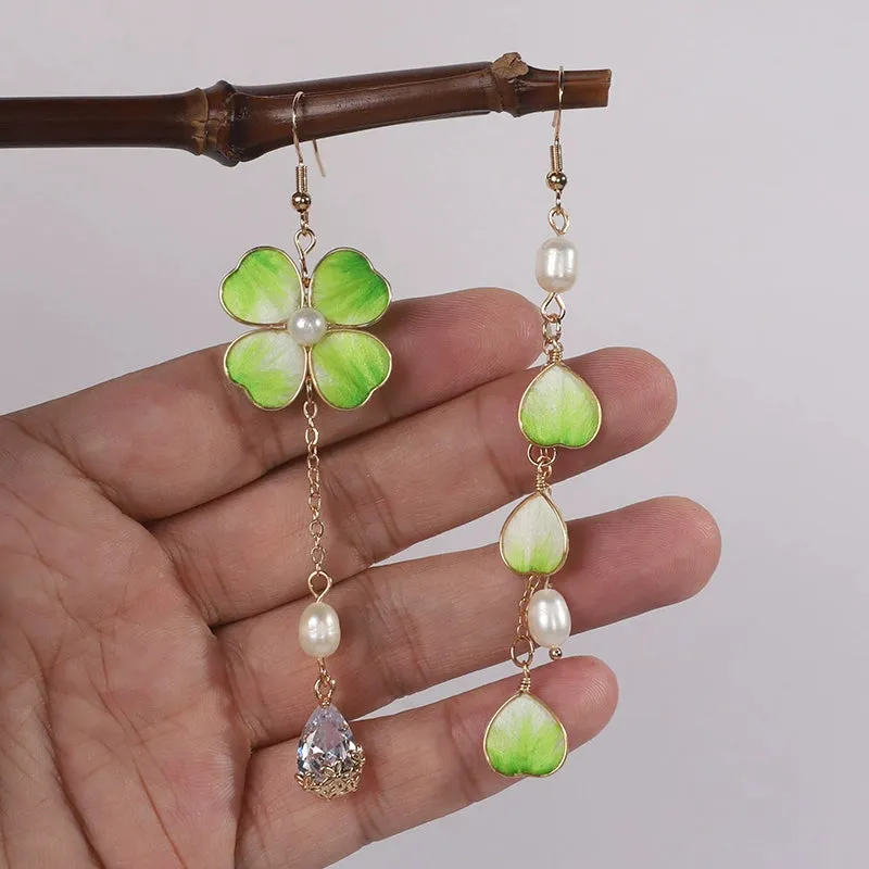 Dangle Earrings: Clover